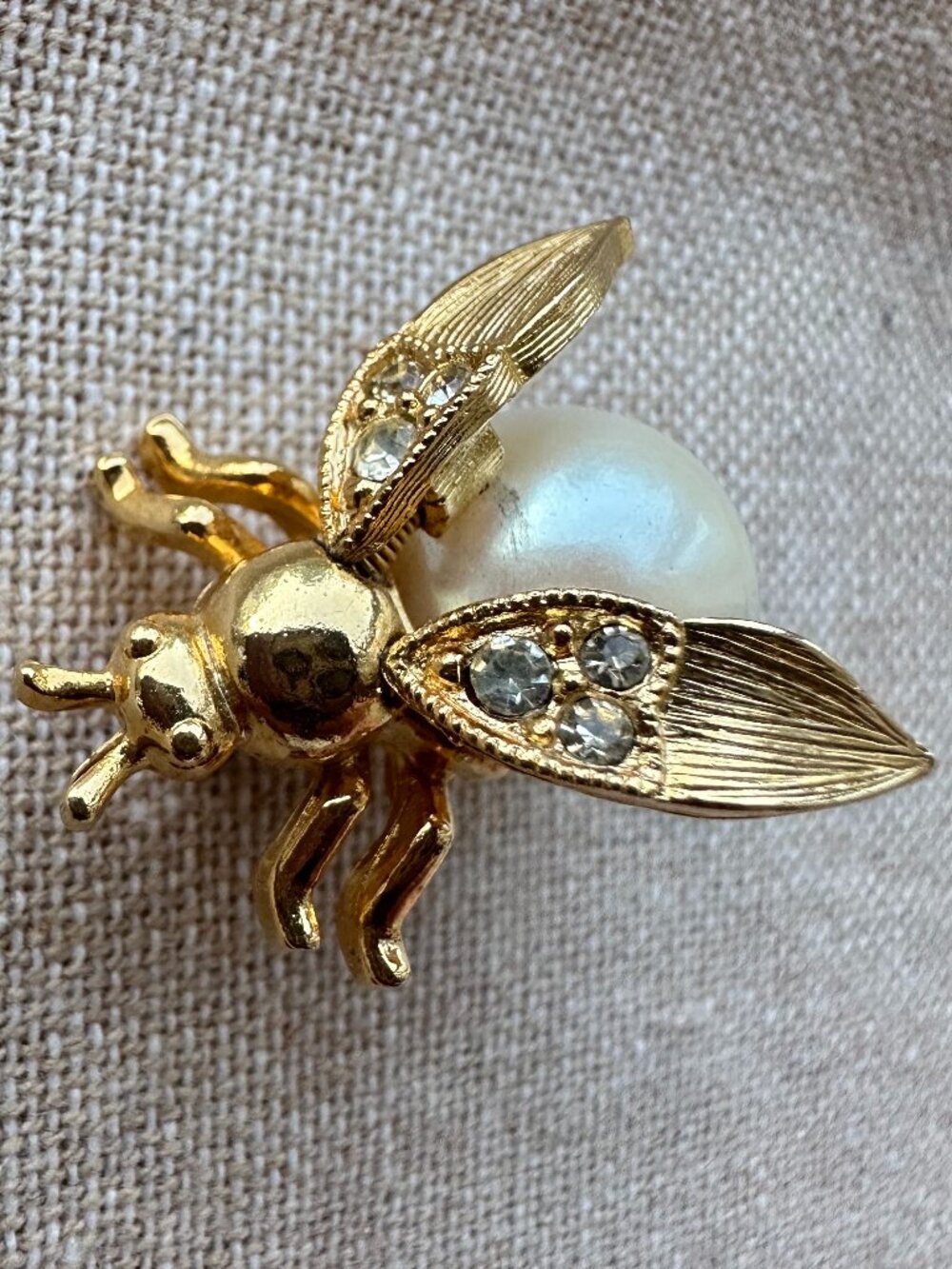 Vintage Trembler Fly Bee Brooch Faux Pearl Rhinestone Movable Wings Gold Tone
